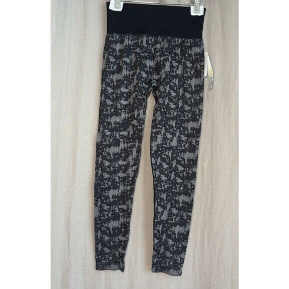 ZELLA NWT Women’s two piece Set Long Sleeve Top And leggings Black and grey - Picture 13 of 16